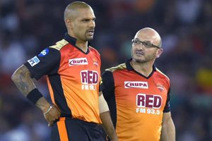 త్వరలోనే గ్రౌండ్‌లో కలుద్దాం: గాయంపై ధావన్ వీడియో ట్వీట్