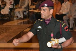 మీ త్యాగాల వల్లే: పద్మభూషణ్ అవార్డు అందుకోవడంపై ధోని సంతోషం