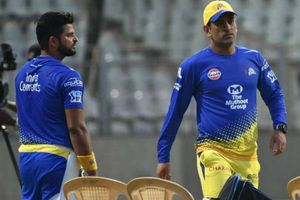 ప్రాక్టీసుకి హాజరుకాలేకపోయిన ధోనీ, సమరానికి సిద్ధమవుతోన్న రైనా