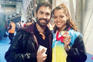 భార్యకు భరోసా: కామన్వెల్త్ క్రీడల నేపథ్యంలో పల్లికల్‌తో దినేశ్ కార్తీక్