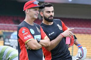 గొప్ప క్రికెట్ కావాలని ఆశపడుతున్నాడు: కోహ్లీపై ఆర్‌సీబీ కోచ్