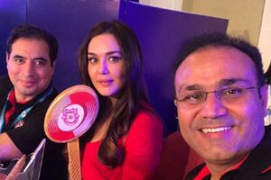 వేలంలో గేల్‌ను తృటిలో మిస్సయ్యేవాళ్లమే!: నెస్‌ వాడియా