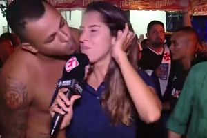 ఫుట్‌బాల్ ప్లేయర్ హద్దు దాటి.. లైవ్‌లో మహిళా జర్నలిస్టుకు ముద్దు..