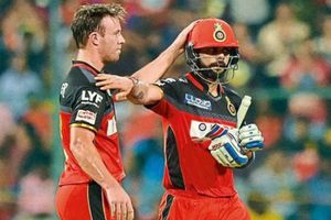 ఒక్క క్యాచ్‌తో కోహ్లీ నోరెళ్లబెట్టాడు (వీడియో)