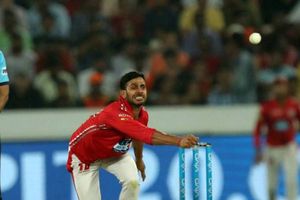 మలింగ, జాదవ్‌లను గుర్తు చేస్తున్న మనోజ్ తివారీ బౌలింగ్