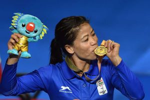 కామన్వెల్త్: స్వర్ణాన్ని ముద్దాడిన బాక్సర్ ముగ్గురి కొడుకుల తల్లి.. మేరీ కోమ్