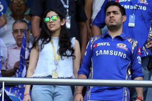 ముంబై Vs ఢిల్లీ: కాబోయే భార్యతో వాంఖడెలో ఆకాశ్‌ అంబానీ