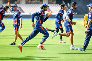 ఉప్పల్ స్టేడియంలో ముంబై క్రికెటర్ల నెట్ ప్రాక్టీస్ (వీడియో)