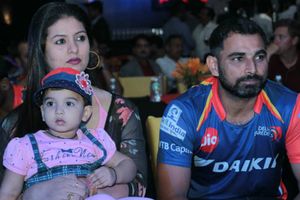 రూ.10 లక్షలు కావాలి, కుటుంబమంతా స్వయంగానే కోర్టుకురావాలి