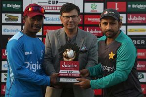 13 ఏళ్ల తర్వాత..: పాక్‌లో మ్యాచ్‌లు ఆడాలంటూ ఇంగ్లాండ్‌కు ఆహ్వానం