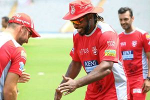 అందరితోపాటూ ఇప్పుడు క్రిస్ గేల్ వర్షన్ కూడా వచ్చింది: వైరల్(వీడియో)