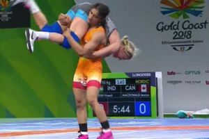 కామన్వెల్త్: స్వర్ణం నెగ్గిన వినేశ్ ఫోగట్‌, హాఫ్‌సెంచరీ దాటిన భారత్