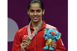 సింధును ఓడించి స్వర్ణాన్ని గెలిచిన సైనా నెహ్వాల్