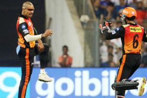 రోహిత్ క్యాచ్ అందుకుని తొడగొట్టి.. ఇది మగాడి స్టైల్ అంటోన్న ధావన్