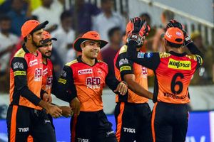 ఐపీఎల్‌లో పొరబాట్లు: ఒకే ఓవర్‌లో ఏడు బంతులు