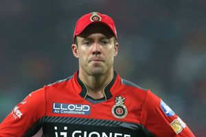 బెంగళూరు జట్టుకు తప్పని కష్టాలు, డివిలియర్స్‌కు ఇంకా జ్వరం తగ్గలే...?