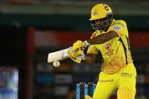 రైజర్స్‌ను రఫ్ఫాడించిన రాయుడు, సెంచరీ మామయ్యకు అంకితం