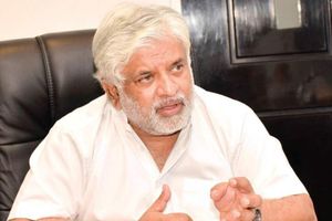 పెద్ద చేప ఏనాడో దేశం దాటి వెళ్లిపోయింది: రణతుంగ సంచలన వ్యాఖ్యలు