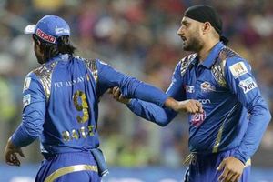 ఎన్నో సార్లు సారీ చెప్పా: మైదానంలో భజ్జీతో గొడవపై రాయుడు (వీడియో)