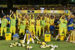 బెంగళూరు రికార్డు బద్దలు కొట్టిన చెన్నై: కానీ, కోహ్లీని అందుకోలేకపోయారు