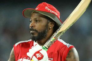 వెకేషన్ ముగిసింది: జిమ్‌లో కుస్తీ పడుతోన్న క్రిస్ గేల్ (వీడియో)