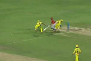 ప్లే‌ఆఫ్స్‌కు ముందు పంజాబ్‌తో మ్యాచ్: చెన్నై 'ట్రిపుల్ ఓవర్ త్రో' (వీడియో)