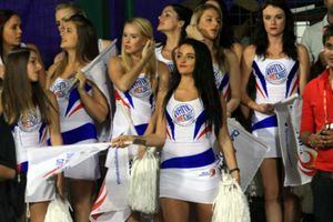 చీర్ గర్ల్స్‌తో డేర్‌డెవిల్స్ డిన్నర్, ఆగ్రహం వ్యక్తం చేసిన ఏసీయూ