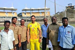 ధోనినే నువ్వే మా రియల్ హీరో: ఓ అభిమాని ప్రశంస