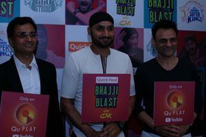 చెన్నై సూపర్ కింగ్స్ ఆటగాళ్ల మరో ప్రయోగం 'క్విక్‌ హీల్‌ హర్భజన్‌ బ్లాస్ట్‌ విత్‌ సీఎఎస్‌కే'