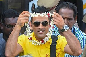 సూపర్ కింగ్స్ జట్టుకు ఘన స్వాగం పలికిన అభిమానులు