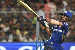 ధోనీ రేంజ్‌లో హెలికాప్టర్ షాట్ బాదిన ఇషాన్ (వీడియో)