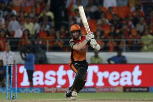 సన్‌రైజర్స్ ప్లే‌ఆఫ్స్‌కు చేరినట్టే!: ఉప్పల్‌లో ఢిల్లీపై ఘన విజయం