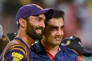 ప్రేక్షకుల మనసు గెలుచుకో.. విజయం కోల్‌కతాదే: కార్తీక్‌కు గంభీర్ సలహా