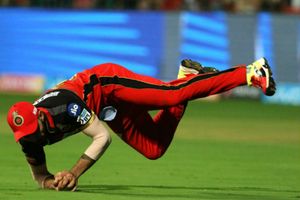 రెండోసారి: కోహ్లీ మరో సూపర్‌మ్యాన్ క్యాచ్ చూశారా? (వీడియో)