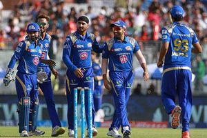 పవర్ ప్లేలో పరుగులు సాధించి చతికిలబడ్డ జట్లు ఇవే