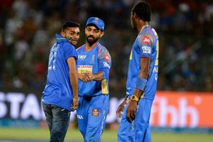 ఈ సీజన్‌లో మూడోసారి: మొన్న ధోని... నిన్న రహానే