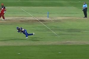 ఐపీఎల్‌లోనే బెస్ట్ క్యాచ్ పట్టిన రోహిత్ శర్మ (వీడియో)