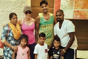 అభిమాని చూపించిన ప్రేమకు ఉబ్బితబ్బిబ్బవుతోన్న శిఖర్ ధావన్