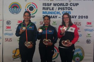 ఐఎస్‌ఎస్‌ఎఫ్ వరల్డ్‌కప్: తేజస్వినికి స్వర్ణం, చైన్‌కు రజతం