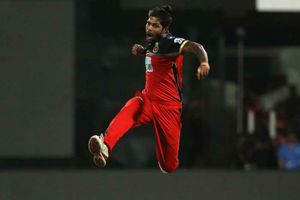 పాండ్యా నుంచి పర్పుల్ క్యాప్‌ను తిరిగి దక్కించుకున్న ఉమేశ్