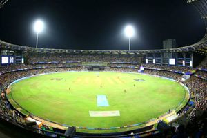 ముంబై స్టేడియంలో మ్యాచ్ చూడడానికి వెళ్తే గుడికి చందా ఇచ్చినట్లే..!!