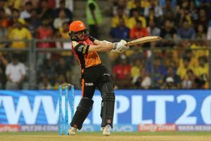 విలియమ్సన్ అరుదైన ఘనత: ఐపీఎల్‌ చరిత్రలో ఐదో ఆటగాడిగా