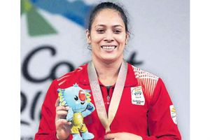 క్యాంప్ నుంచి రెండుసార్లు బయటికెళ్లింది: పూనమ్‌‌పై సస్పెన్షన్‌ వేటు