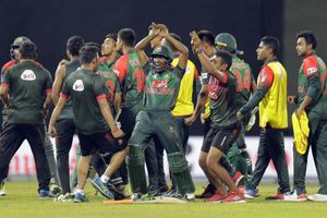 బంగ్లాదేశ్ తోక ముడిచింది.. అఫ్ఘన్ క్రికెటర్ల నాగిని డ్యాన్స్