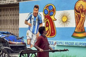 మెస్సీపై అభిమానంతో.. కోల్‌కతాలో తన ఇంటినే..