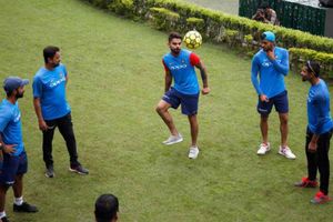 టీమిండియా క్రికెటర్లలో ఫుట్‌బాల్ ఆడేది ఎవరంటే??