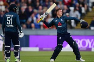 రాయ్ సెంచరీ: 4వ వన్డేలో ఇంగ్లాండ్ విజయం, వైట్‌వాష్‌ దిశగా ఆసీస్‌!