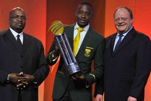 రికార్డులు బద్దలు కొట్టిన రబాడ