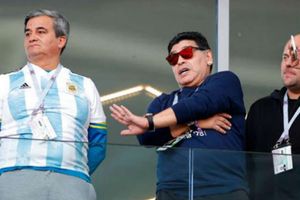 దేశంలో అడుగుపెట్టలేవు: కోచ్‌కి వార్నింగ్ ఇచ్చిన పుట్‌బాల్ దిగ్గజం