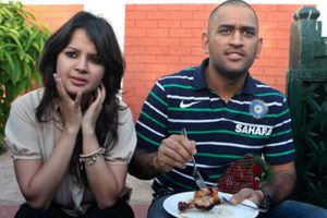 ఫిట్‌నెస్ కోసం.. ఎన్నో త్యాగం చేసి, కబాబులు తింటున్నా: ధోనీ